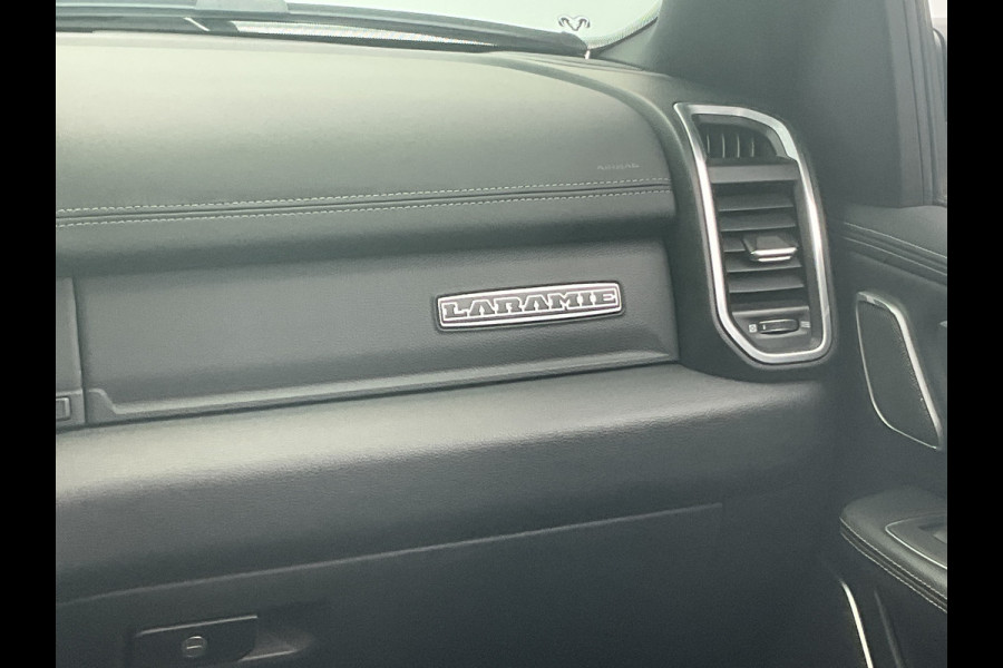 Dodge Ram 1500 5.7 V8 4x4 Crew Cab Laramie Pano Trekhaak Leder Harman/Kardon Limited Night-Package!