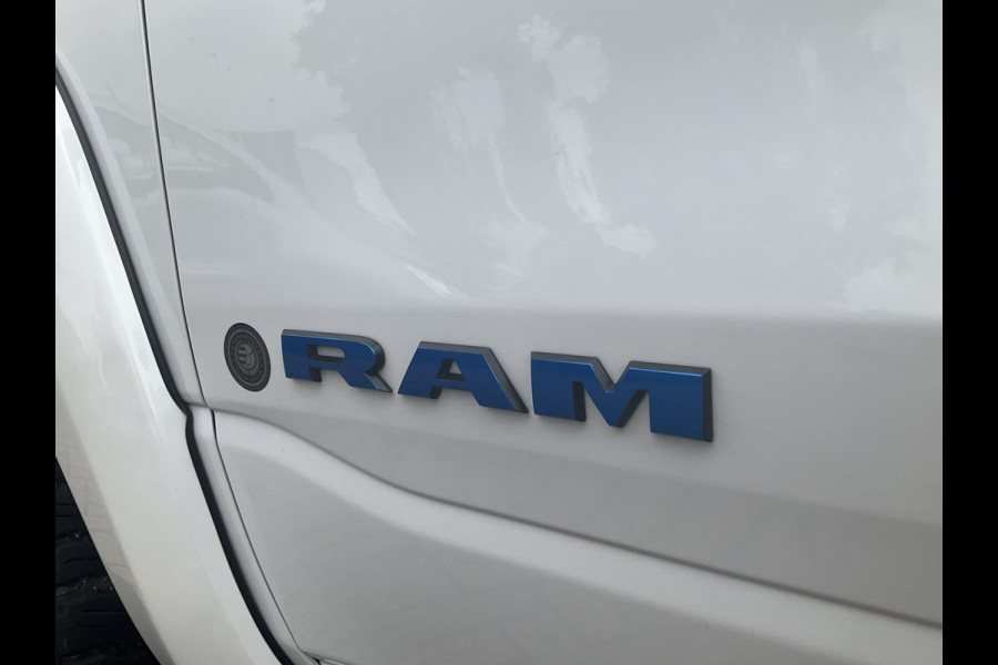 Dodge Ram 1500 5.7 V8 4x4 Crew Cab Laramie Pano Trekhaak Leder Harman/Kardon Limited Night-Package!