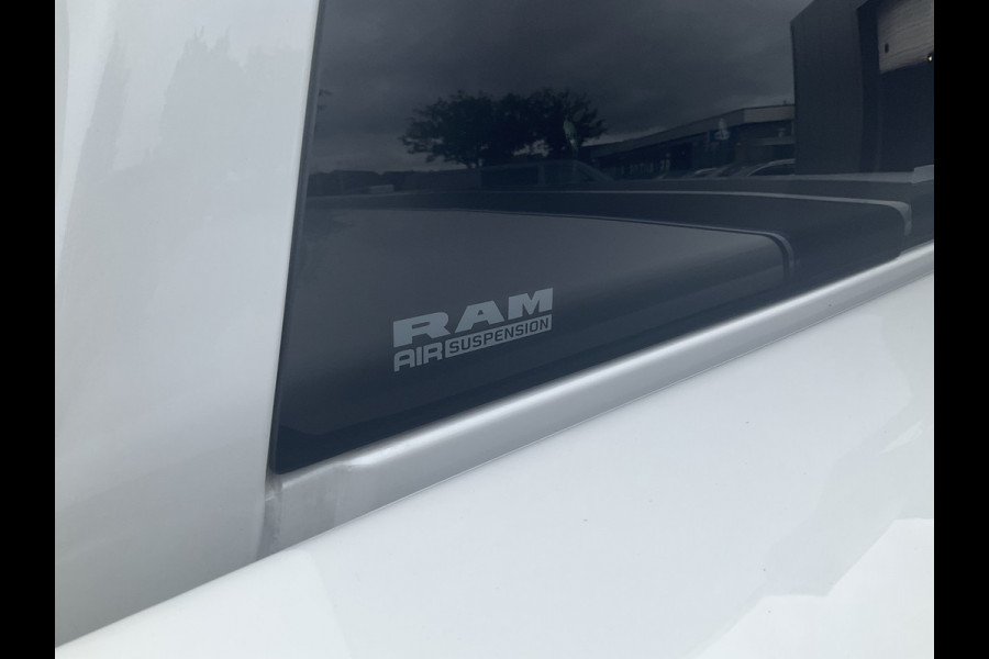 Dodge Ram 1500 5.7 V8 4x4 Crew Cab Laramie Pano Trekhaak Leder Harman/Kardon Limited Night-Package!