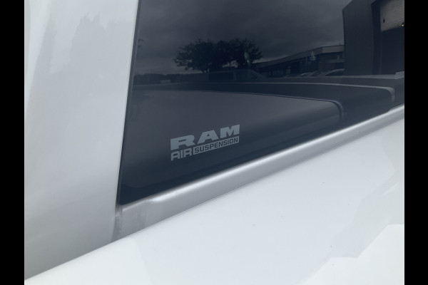 Dodge Ram 1500 5.7 V8 4x4 Crew Cab Laramie Pano Trekhaak Leder Harman/Kardon Limited Night-Package!