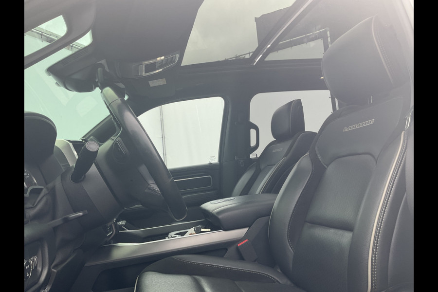 Dodge Ram 1500 5.7 V8 4x4 Crew Cab Laramie Pano Trekhaak Leder Harman/Kardon Limited Night-Package!