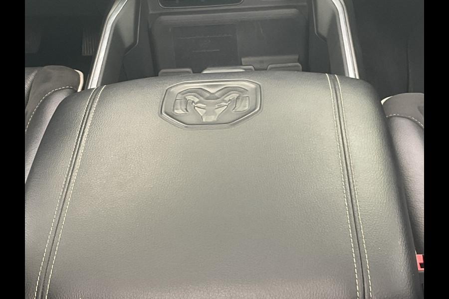 Dodge Ram 1500 5.7 V8 4x4 Crew Cab Laramie Pano Trekhaak Leder Harman/Kardon Limited Night-Package!