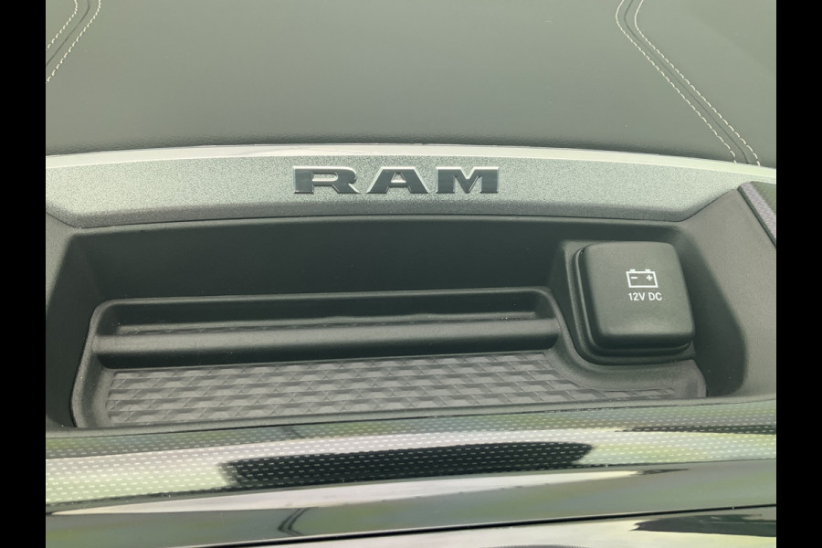 Dodge Ram 1500 5.7 V8 4x4 Crew Cab Laramie Pano Trekhaak Leder Harman/Kardon Limited Night-Package!