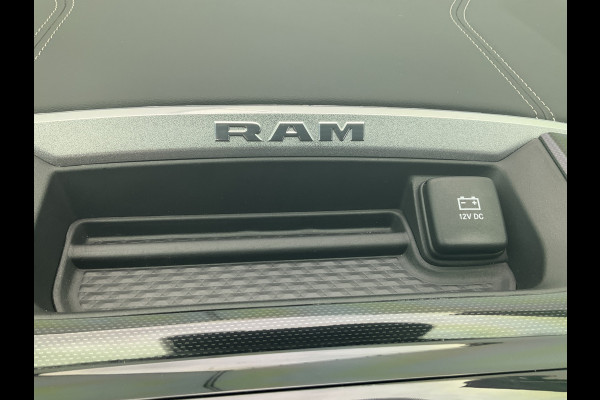 Dodge Ram 1500 5.7 V8 4x4 Crew Cab Laramie Pano Trekhaak Leder Harman/Kardon Limited Night-Package!