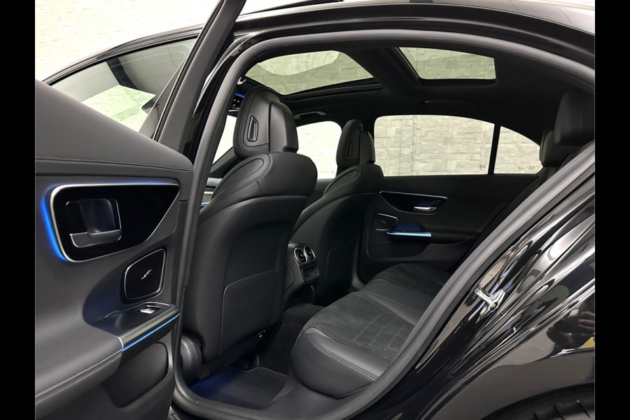Mercedes-Benz C-Klasse 300 Benzine 4MATIC AMG-Line | 360 Camera | Panorama | ACC | 19'' | Digital-LED | Night-Pakket | Nw.pr; 100758,= | Memory | Trekhaak | Sfeerverlichting | Rij-Assistent Plus | Parfumering | Autom. Parkeren | Carplay | Draadloos Laden.