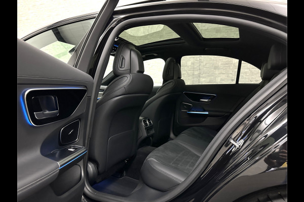Mercedes-Benz C-Klasse 300 Benzine 4MATIC AMG-Line | 360 Camera | Panorama | ACC | 19'' | Digital-LED | Night-Pakket | Nw.pr; 100758,= | Memory | Trekhaak | Sfeerverlichting | Rij-Assistent Plus | Parfumering | Autom. Parkeren | Carplay | Draadloos Laden.