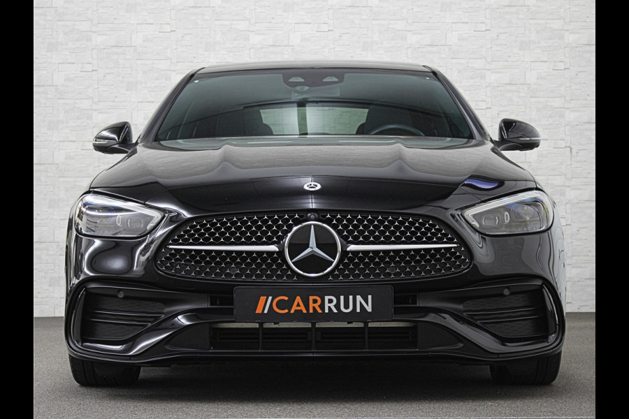 Mercedes-Benz C-Klasse 300 Benzine 4MATIC AMG-Line | 360 Camera | Panorama | ACC | 19'' | Digital-LED | Night-Pakket | Nw.pr; 100758,= | Memory | Trekhaak | Sfeerverlichting | Rij-Assistent Plus | Parfumering | Autom. Parkeren | Carplay | Draadloos Laden.