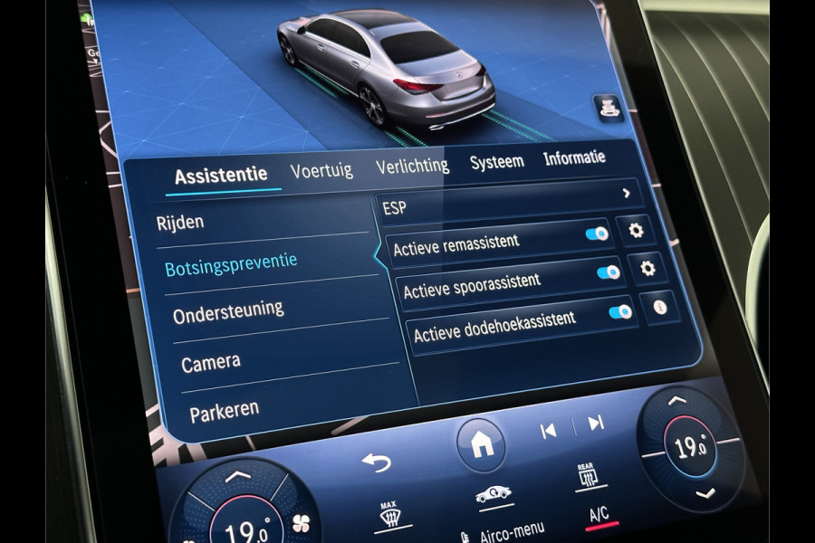 Mercedes-Benz C-Klasse 300 Benzine 4MATIC AMG-Line | 360 Camera | Panorama | ACC | 19'' | Digital-LED | Night-Pakket | Nw.pr; 100758,= | Memory | Trekhaak | Sfeerverlichting | Rij-Assistent Plus | Parfumering | Autom. Parkeren | Carplay | Draadloos Laden.
