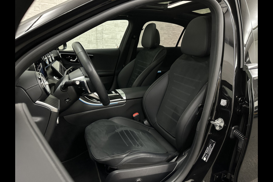 Mercedes-Benz C-Klasse 300 Benzine 4MATIC AMG-Line | 360 Camera | Panorama | ACC | 19'' | Digital-LED | Night-Pakket | Nw.pr; 100758,= | Memory | Trekhaak | Sfeerverlichting | Rij-Assistent Plus | Parfumering | Autom. Parkeren | Carplay | Draadloos Laden.