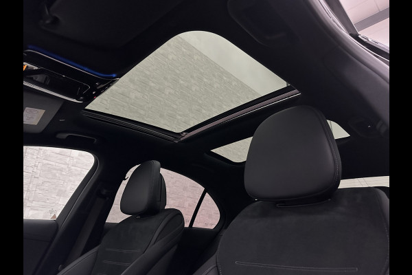 Mercedes-Benz C-Klasse 300 Benzine 4MATIC AMG-Line | 360 Camera | Panorama | ACC | 19'' | Digital-LED | Night-Pakket | Nw.pr; 100758,= | Memory | Trekhaak | Sfeerverlichting | Rij-Assistent Plus | Parfumering | Autom. Parkeren | Carplay | Draadloos Laden.