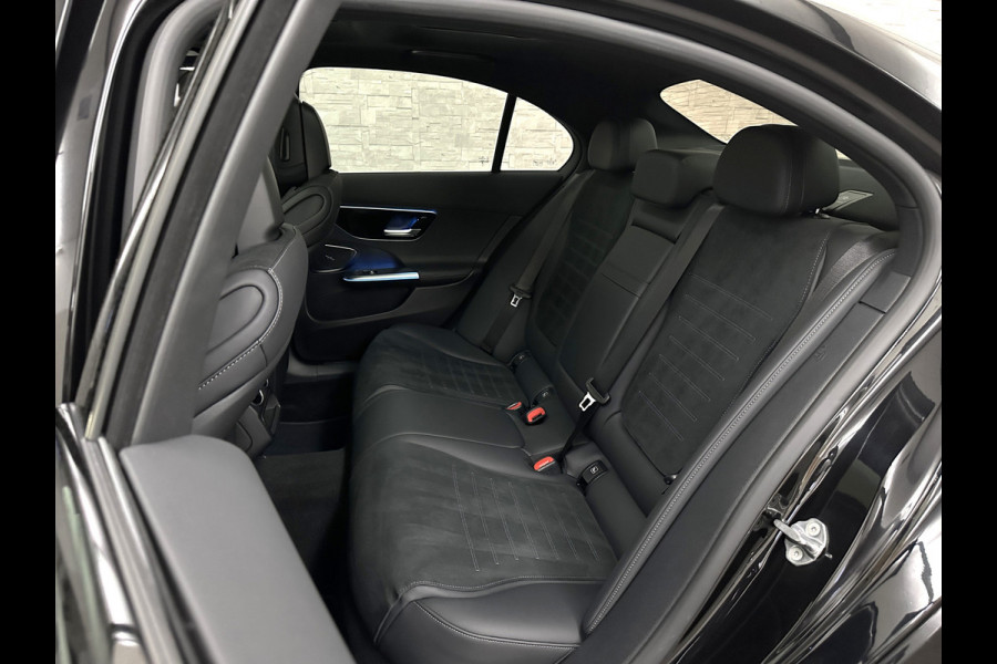 Mercedes-Benz C-Klasse 300 Benzine 4MATIC AMG-Line | 360 Camera | Panorama | ACC | 19'' | Digital-LED | Night-Pakket | Nw.pr; 100758,= | Memory | Trekhaak | Sfeerverlichting | Rij-Assistent Plus | Parfumering | Autom. Parkeren | Carplay | Draadloos Laden.