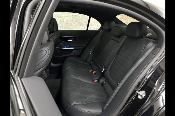 Mercedes-Benz C-Klasse 300 Benzine 4MATIC AMG-Line | 360 Camera | Panorama | ACC | 19'' | Digital-LED | Night-Pakket | Nw.pr; 100758,= | Memory | Trekhaak | Sfeerverlichting | Rij-Assistent Plus | Parfumering | Autom. Parkeren | Carplay | Draadloos Laden.