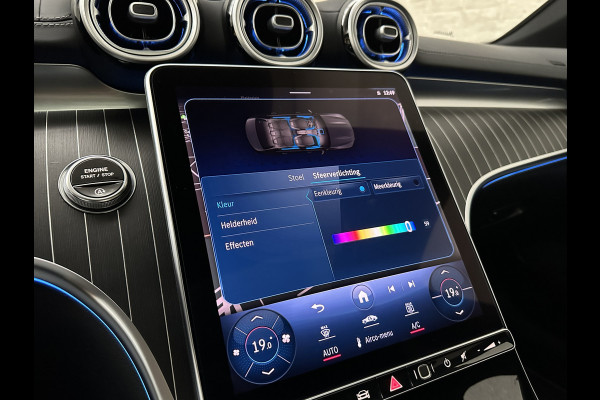 Mercedes-Benz C-Klasse 300 Benzine 4MATIC AMG-Line | 360 Camera | Panorama | ACC | 19'' | Digital-LED | Night-Pakket | Nw.pr; 100758,= | Memory | Trekhaak | Sfeerverlichting | Rij-Assistent Plus | Parfumering | Autom. Parkeren | Carplay | Draadloos Laden.