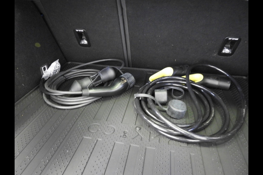 Lynk & Co 01 1.5 PHEV Plug-In ZWARTE HEMEL/360CAM/SCHUIFDAK/LED/20"LMV!