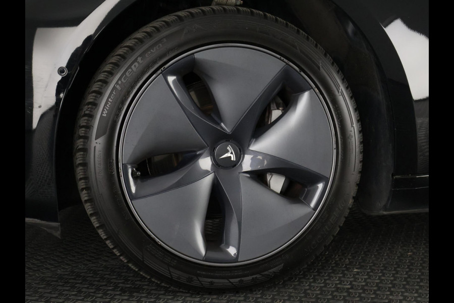 Tesla Model 3 Standard RWD Plus 60 kWh | Navigatie | 1e eigenaar | Panoramadak | Camera | Leder |