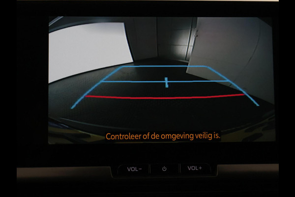 Toyota C-HR 1.8 Hybrid 140 Dynamic Bi-Tone | Stuur- & Stoelverwarming | Parkeersensoren | Apple Carplay & Android Auto |
