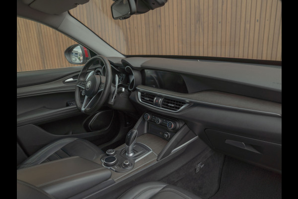 Alfa Romeo Stelvio 2.0T 280pk AWD First Edition | Stoelverwarming | Grote Navi | NL-auto