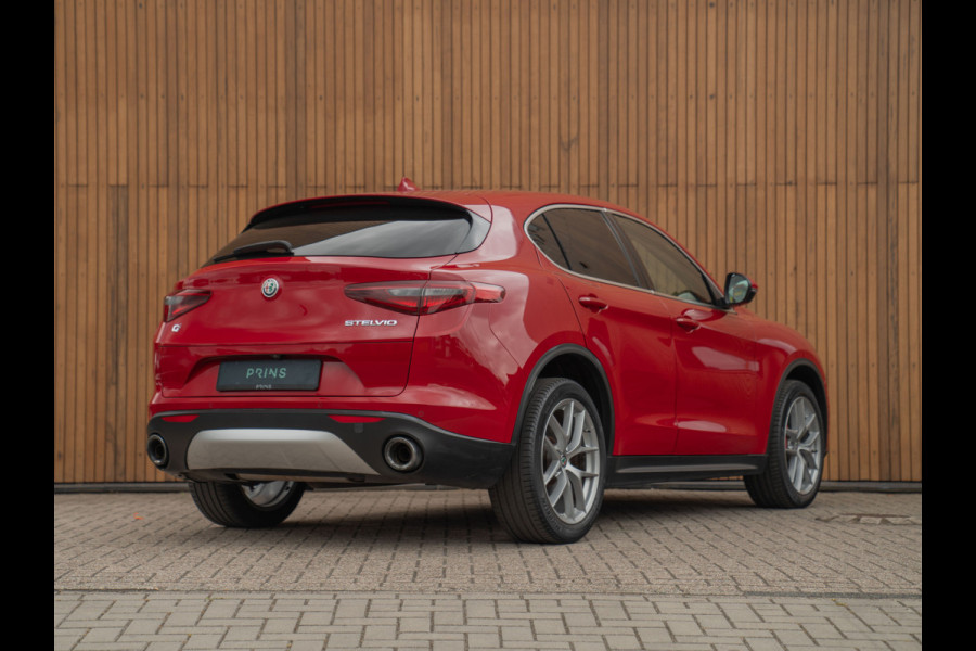 Alfa Romeo Stelvio 2.0T 280pk AWD First Edition | Stoelverwarming | Grote Navi | NL-auto