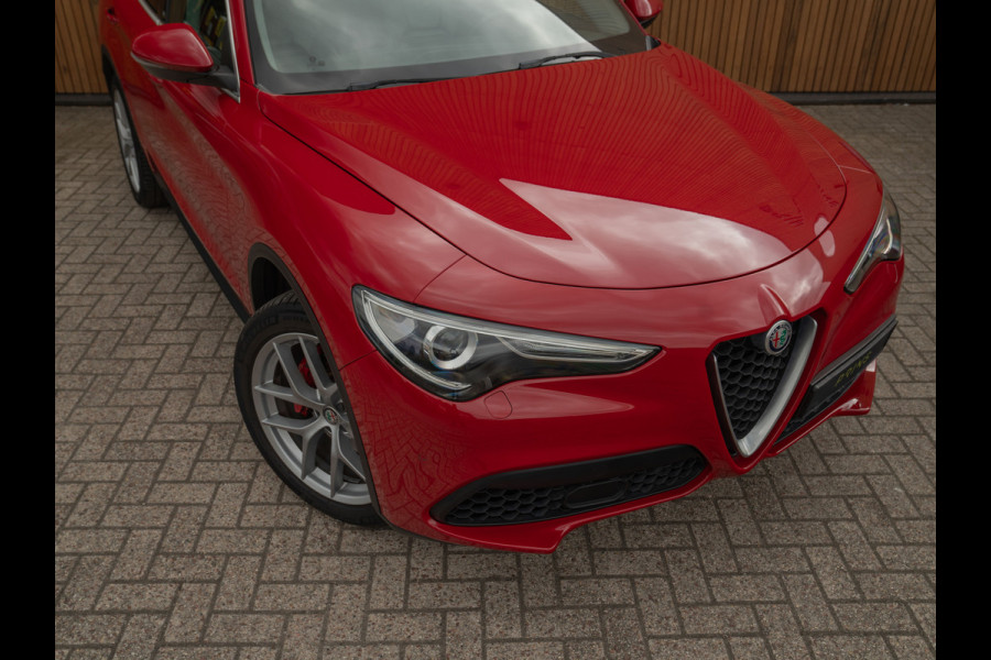 Alfa Romeo Stelvio 2.0T 280pk AWD First Edition | Stoelverwarming | Grote Navi | NL-auto