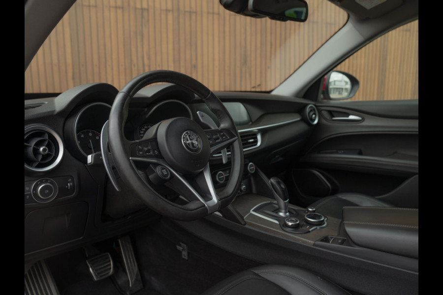 Alfa Romeo Stelvio 2.0T 280pk AWD First Edition | Stoelverwarming | Grote Navi | NL-auto