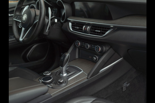 Alfa Romeo Stelvio 2.0T 280pk AWD First Edition | Stoelverwarming | Grote Navi | NL-auto