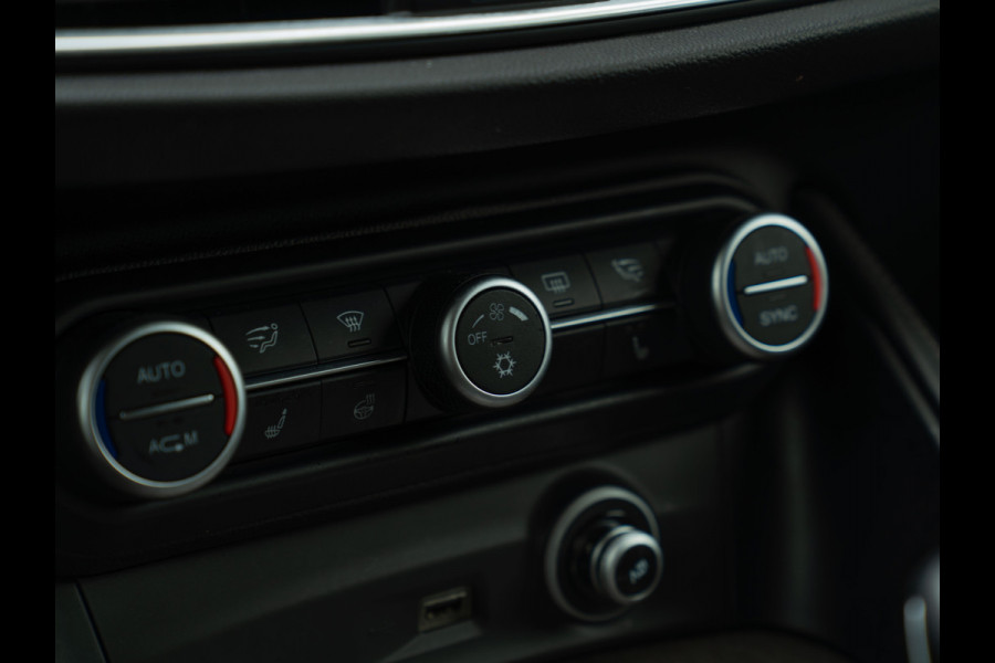 Alfa Romeo Stelvio 2.0T 280pk AWD First Edition | Stoelverwarming | Grote Navi | NL-auto