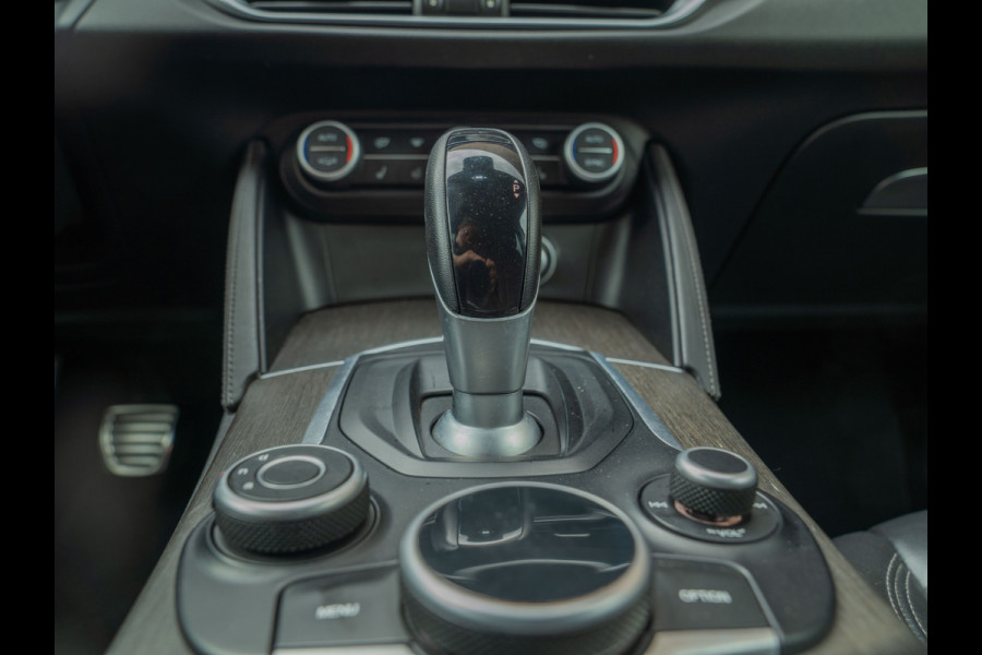 Alfa Romeo Stelvio 2.0T 280pk AWD First Edition | Stoelverwarming | Grote Navi | NL-auto