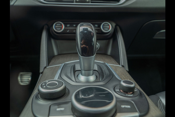 Alfa Romeo Stelvio 2.0T 280pk AWD First Edition | Stoelverwarming | Grote Navi | NL-auto