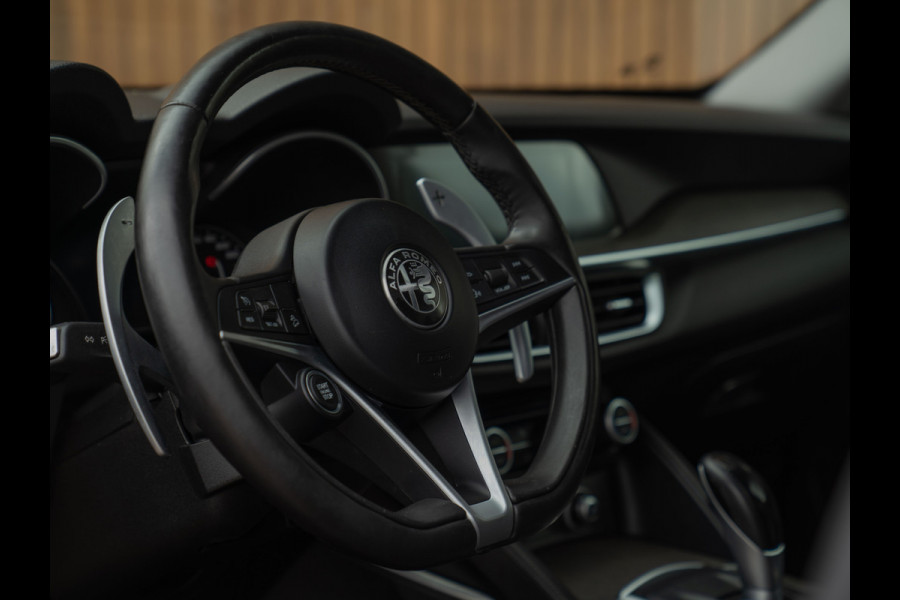 Alfa Romeo Stelvio 2.0T 280pk AWD First Edition | Stoelverwarming | Grote Navi | NL-auto