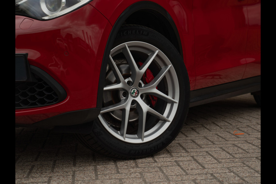Alfa Romeo Stelvio 2.0T 280pk AWD First Edition | Stoelverwarming | Grote Navi | NL-auto