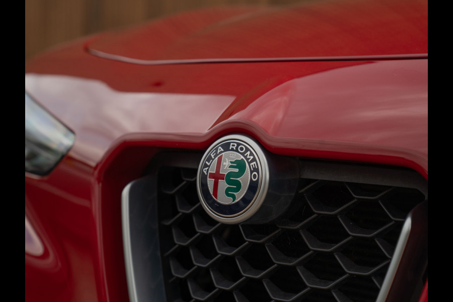 Alfa Romeo Stelvio 2.0T 280pk AWD First Edition | Stoelverwarming | Grote Navi | NL-auto