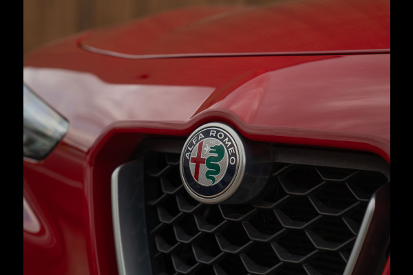 Alfa Romeo Stelvio 2.0T 280pk AWD First Edition | Stoelverwarming | Grote Navi | NL-auto