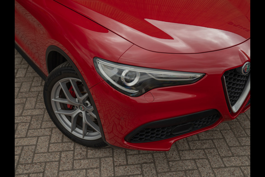 Alfa Romeo Stelvio 2.0T 280pk AWD First Edition | Stoelverwarming | Grote Navi | NL-auto