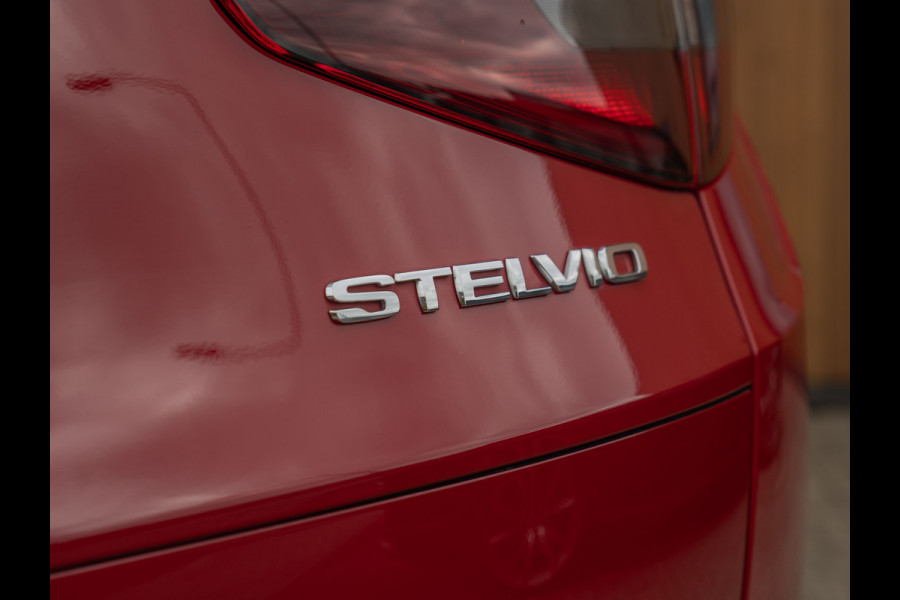 Alfa Romeo Stelvio 2.0T 280pk AWD First Edition | Stoelverwarming | Grote Navi | NL-auto