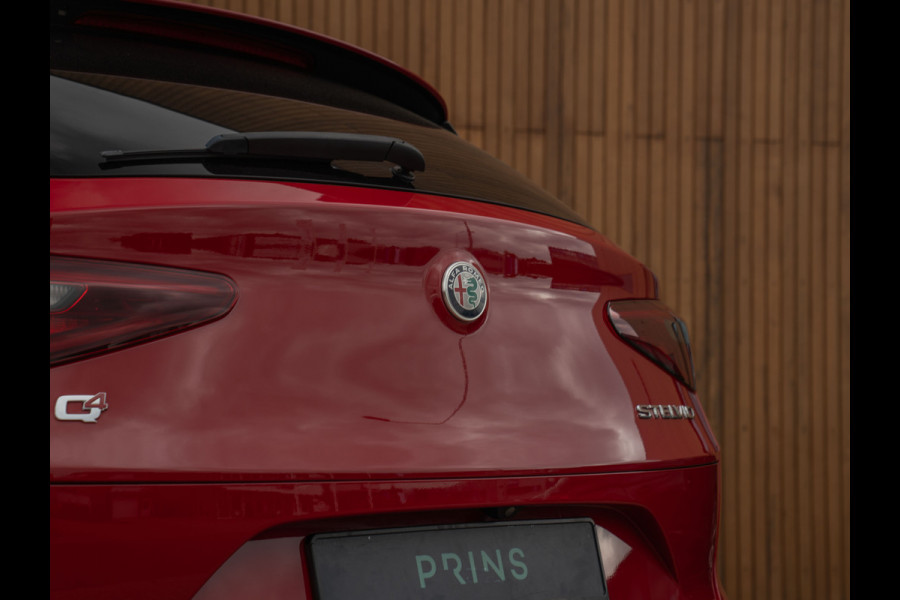 Alfa Romeo Stelvio 2.0T 280pk AWD First Edition | Stoelverwarming | Grote Navi | NL-auto