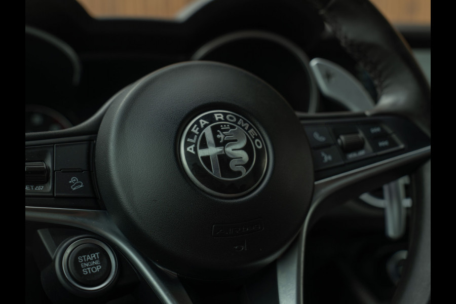 Alfa Romeo Stelvio 2.0T 280pk AWD First Edition | Stoelverwarming | Grote Navi | NL-auto