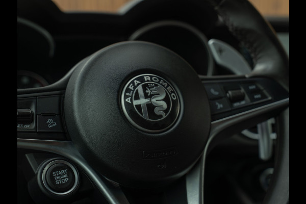 Alfa Romeo Stelvio 2.0T 280pk AWD First Edition | Stoelverwarming | Grote Navi | NL-auto