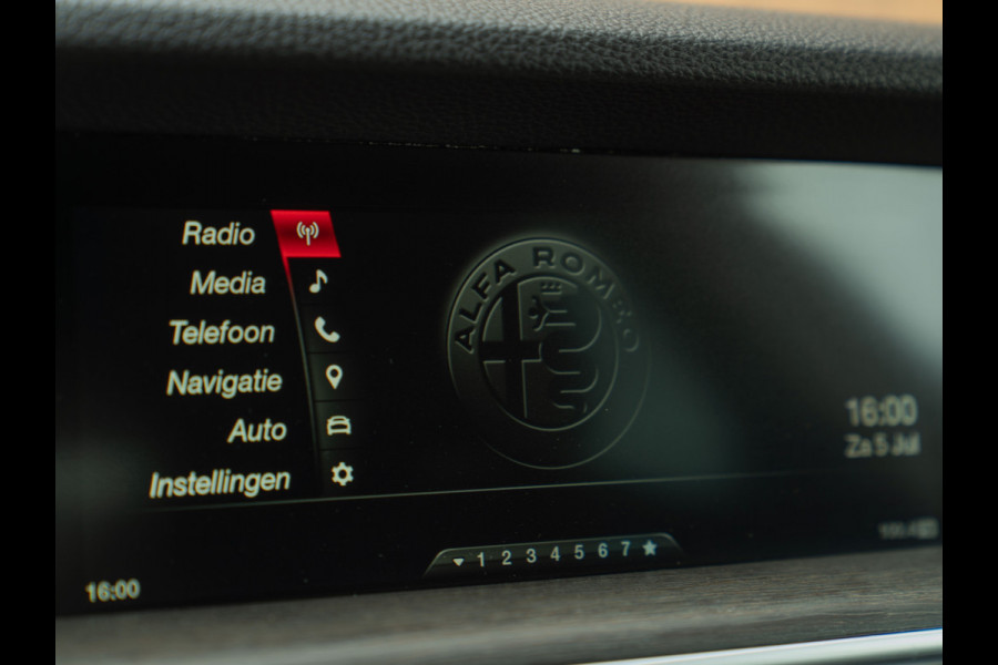 Alfa Romeo Stelvio 2.0T 280pk AWD First Edition | Stoelverwarming | Grote Navi | NL-auto