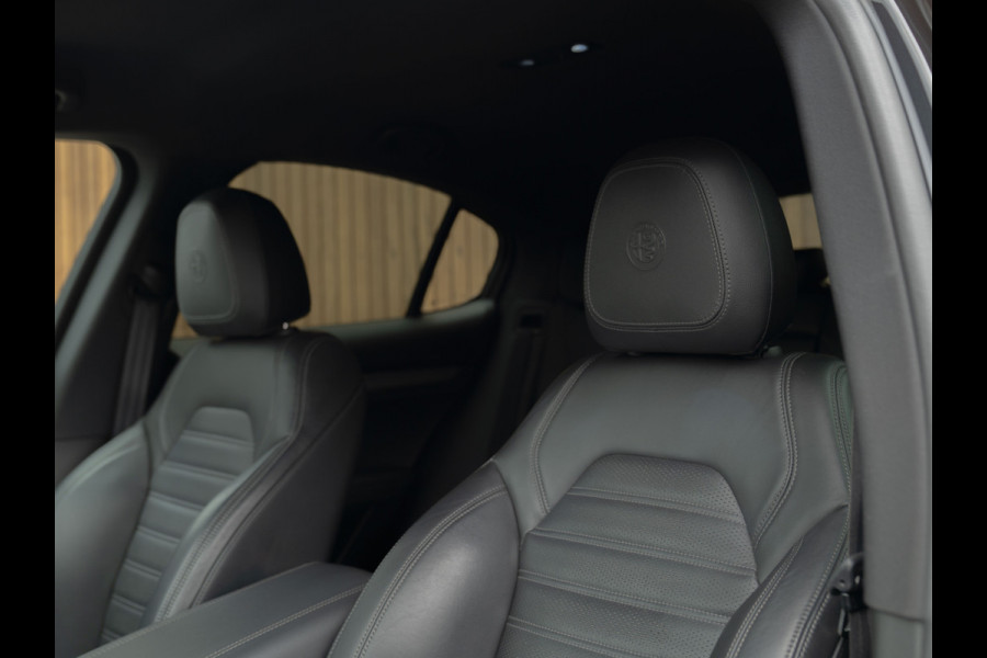 Alfa Romeo Stelvio 2.0T AWD Super | Veloce stoelen