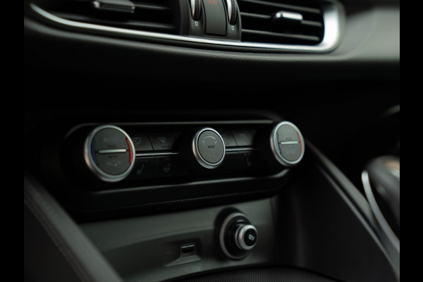 Alfa Romeo Stelvio 2.0T AWD Super | Veloce stoelen