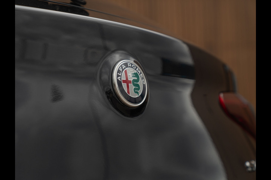 Alfa Romeo Stelvio 2.0T AWD Super | Veloce stoelen