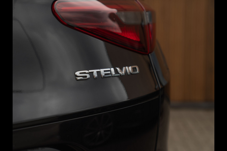 Alfa Romeo Stelvio 2.0T AWD Super | Veloce stoelen