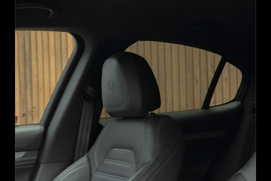 Alfa Romeo Stelvio 2.0T AWD Super | Veloce stoelen
