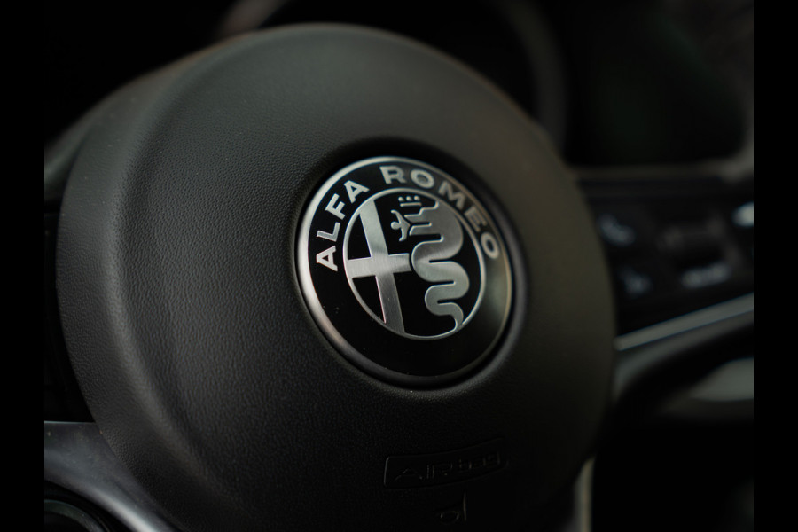 Alfa Romeo Stelvio 2.0T AWD Super | Veloce stoelen