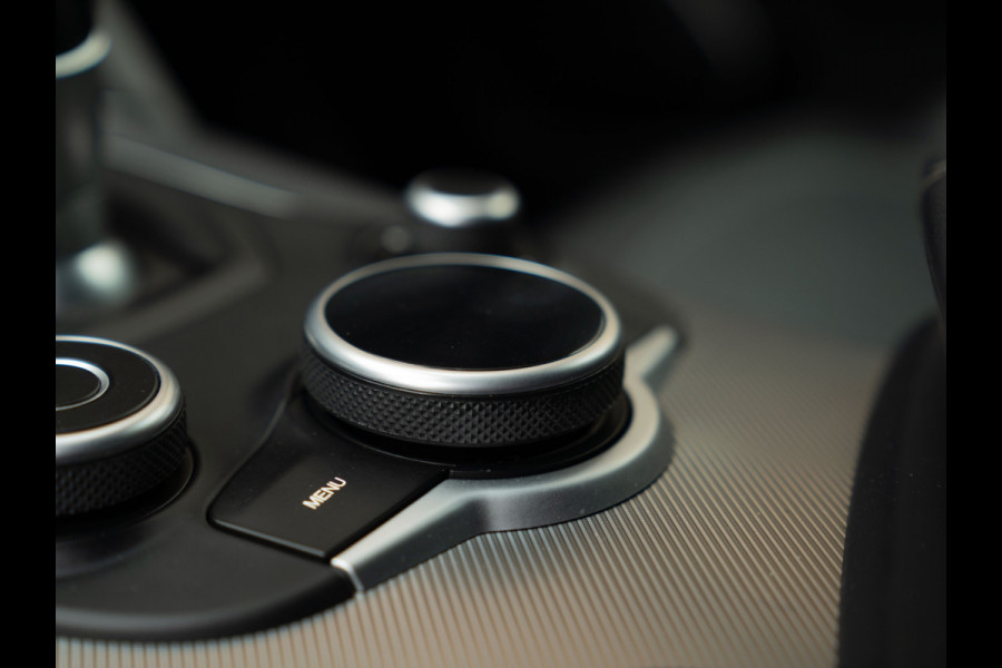 Alfa Romeo Stelvio 2.0T AWD Super | Veloce stoelen