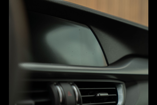 Alfa Romeo Stelvio 2.0T AWD Super | Veloce stoelen