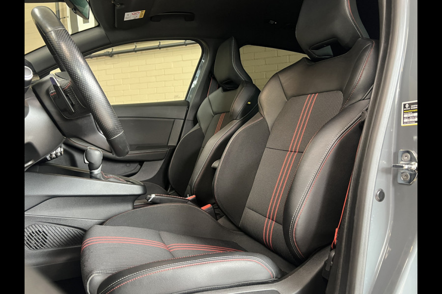 Renault Clio 1.3 TCe 130pk AUT R.S. Line | Groot Navi | 17 inch | Camera | Led | Pdc | 100% Dealer onderhouden!