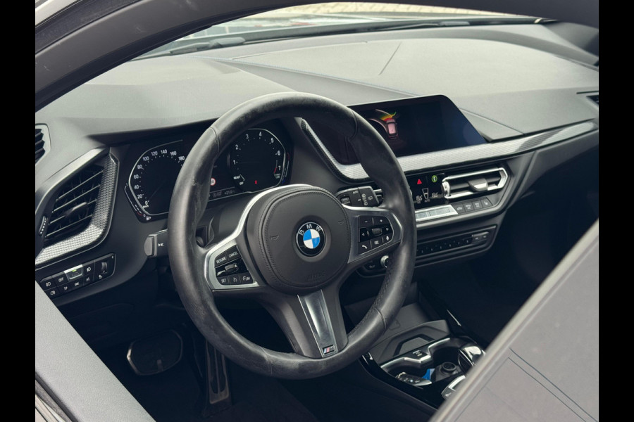 BMW 1-serie 118i High Executive M-PAKKET | NAVI | PDC |STOELVERWARMING