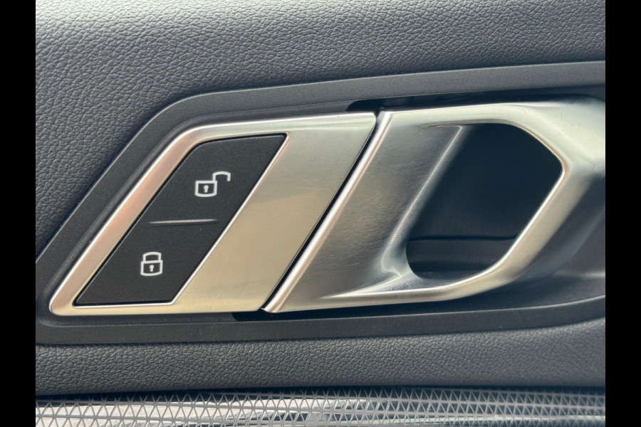 BMW 1-serie 118i High Executive M-PAKKET | NAVI | PDC |STOELVERWARMING