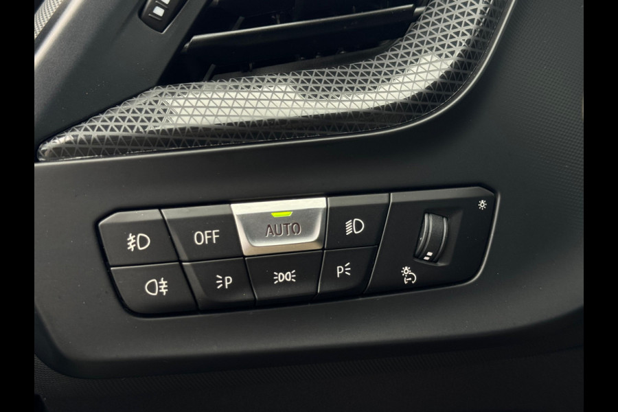 BMW 1-serie 118i High Executive M-PAKKET | NAVI | PDC |STOELVERWARMING